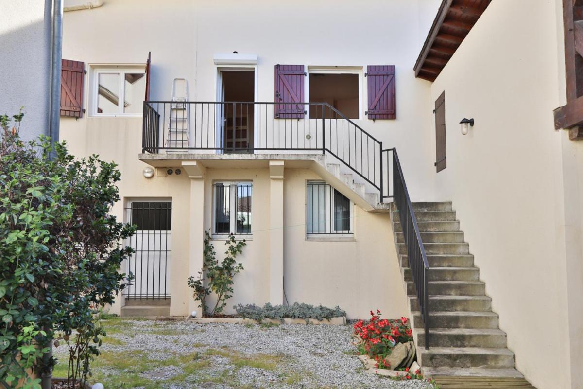 Appartement 1 A 9 Personnes Hagetmau Coeur De Ville Exterior photo